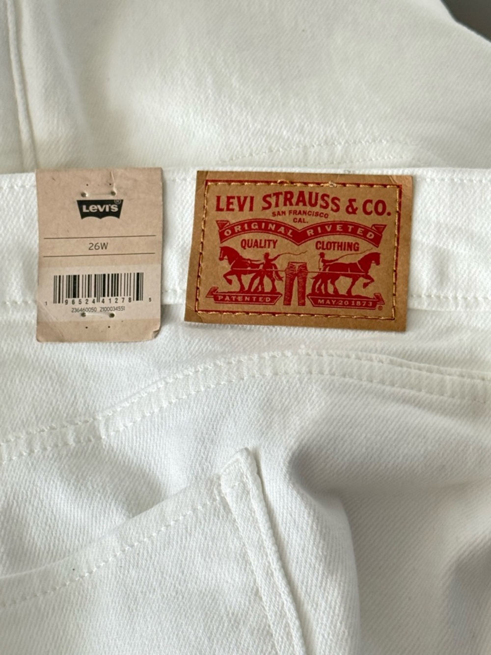 LEVI’S Classic Bermuda Shorts White Size 26W NEW - Picture 10 of 10